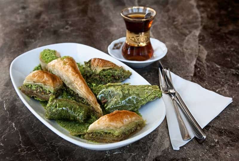 تصویر 3 از باقلوا قزوین با طعم ماندگار و عطر کره تازه